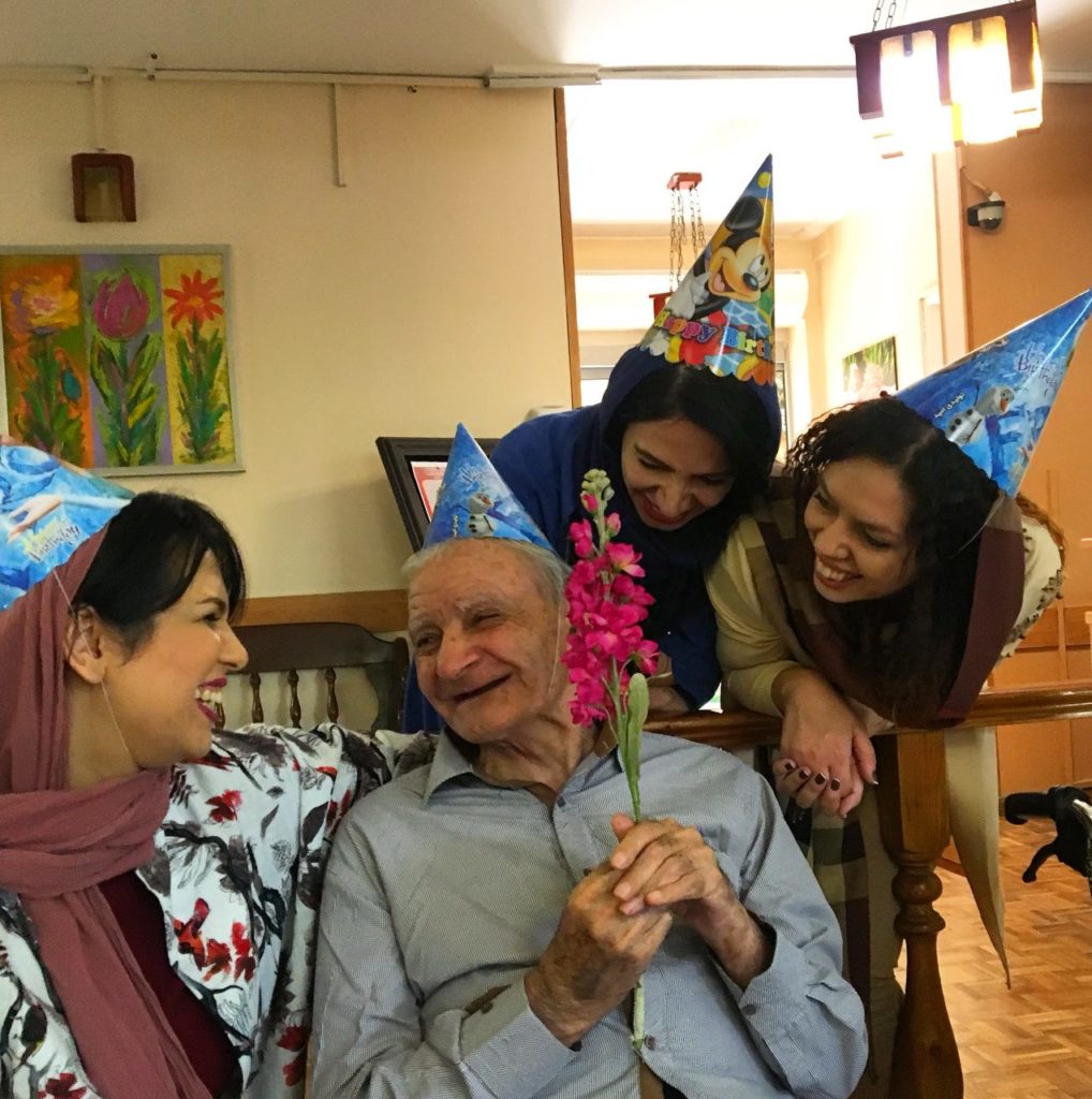 آیا مراکز سالمندان نهاد خانواده را تضعیف می کنند؟